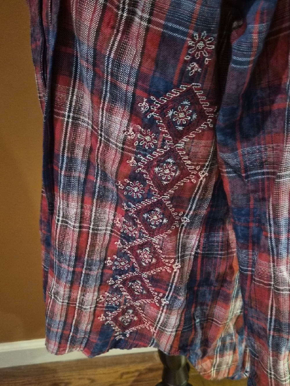 Sundance Women’s Red & Blue Plaid Button-Front Tunic Top - Picture 7 of 8